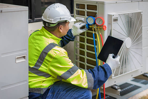 Professional Hvac technician working in Hubbard, OH